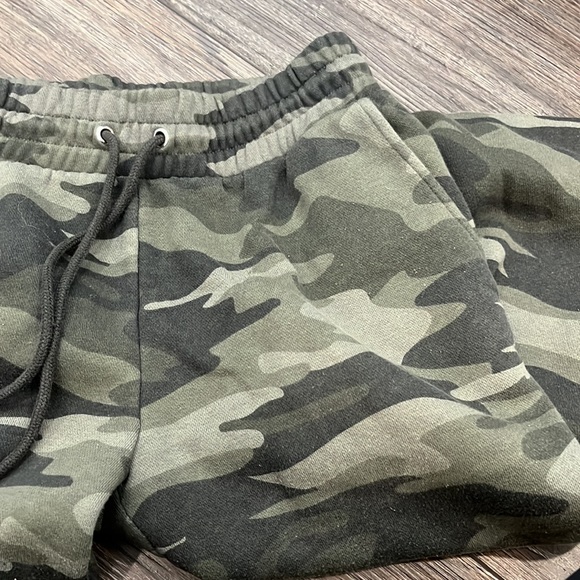 Wild Fable Camo Joggers - Picture 2 of 5